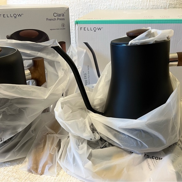 Fellow Stagg EKG Electric Pour-Over Kettle - Matte Black & Walnut NEW IN BOX - Picture 5 of 9